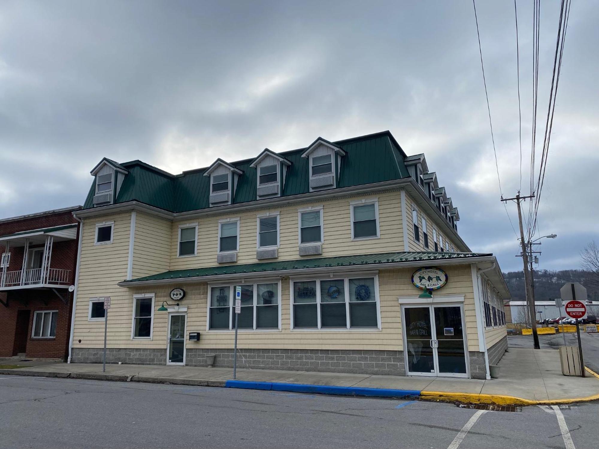The City Hotel Bar & Grill Northern Cambria 外观 照片